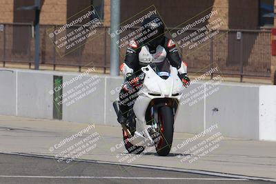 media/Aug-26-2022-Fastrack Riders (Fri) [[055e3b3c9d]]/level 2/Session 1 Start Finish/